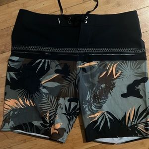 Men’s surf shorts